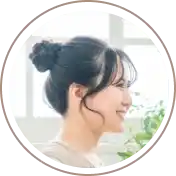 悩んでいる女性のアイコン