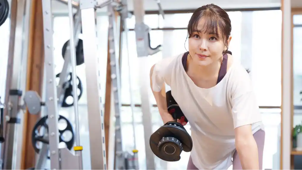 トレーニング中の女性の写真